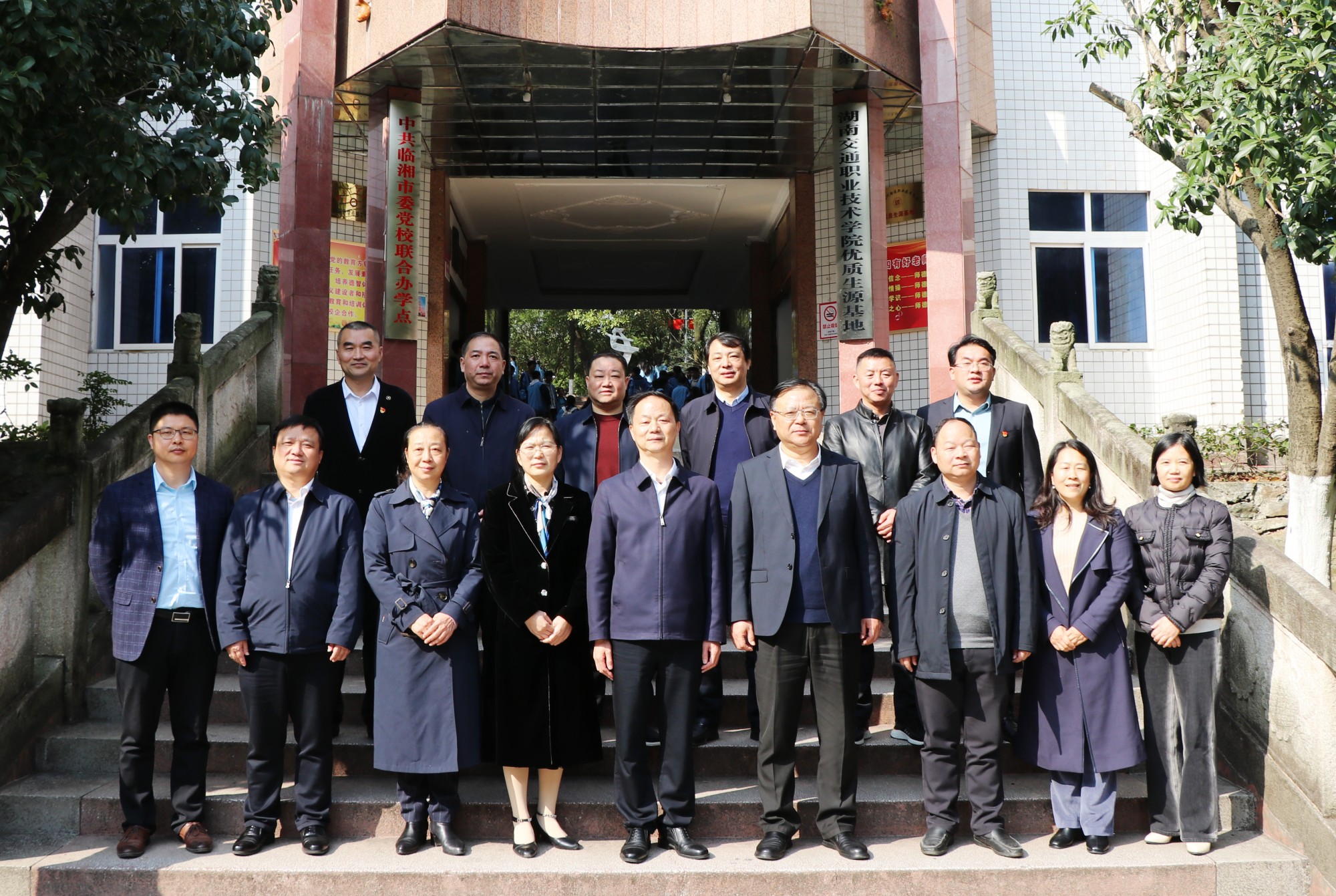 书记签约.jpg